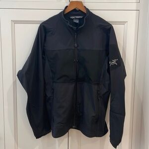 ARCTERYX Gamma MX Polartec Black Jacket—Five Pocket Full Zipper
EUC—Large 12/14